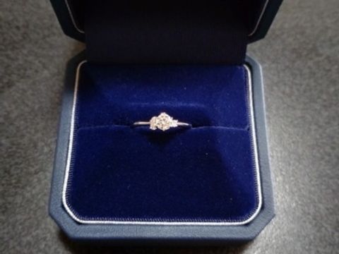 【銀座ダイヤモンドシライシの口コミ】 指輪のデザインがとても気に入りました。
ダイヤモンドをより大きく見せる…