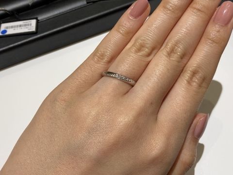 【ラザール ダイヤモンド(LAZARE DIAMOND)の口コミ】 仕事の時も着けたいためダイヤが上品に輝くこちらのリングにいたしました…