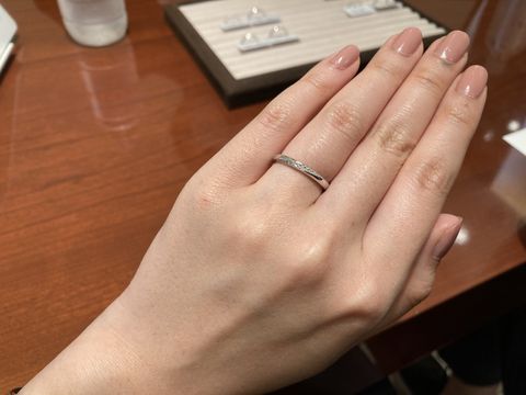 【TRECENTI(トレセンテ)の口コミ】 ダイヤが上品に輝き、また斜めにダイヤが入っているデザインなので手が細…
