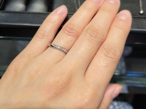 【ラザール ダイヤモンド(LAZARE DIAMOND)の口コミ】 ラザールダイヤモンドさんではシンプルなものが多い印象でした。中でもウ…