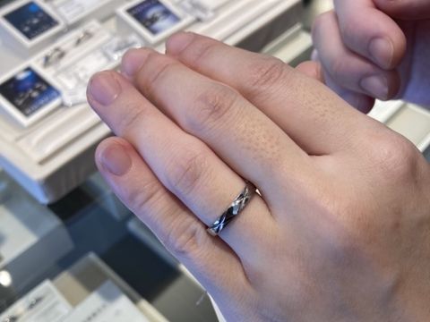 【Ptau(ピトー)の口コミ】 プラチナとゴールドだけで作り上げた 指輪です
デザインや石をカスタムオ…
