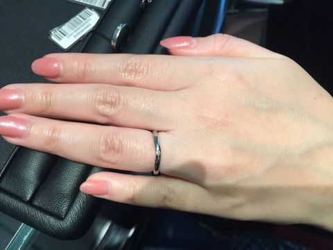 【エクセルコダイヤモンド(EXELCO DIAMOND)の口コミ】 なるべくシンプルなデザインで指が綺麗に見える指輪を探していたところ、…