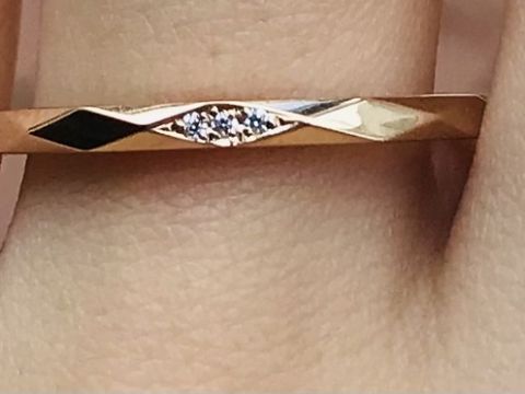 【HOSHI no SUNA 星の砂(ほしのすな)の口コミ】 ピンクゴールドの指輪です！！デザインが珍しく指が細く見える気がしまし…