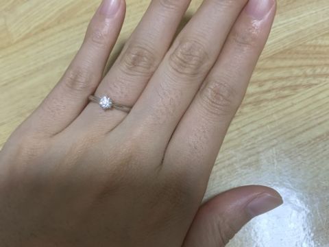 【銀座ダイヤモンドシライシの口コミ】 リリーという、商品が横から見ても上から見ても可愛くて気に入りました。…