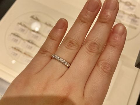 【MIKIMOTO(ミキモト)の口コミ】 結婚指輪といえばシンプルなものが定番ですが、キラキラ好きな私にとって…