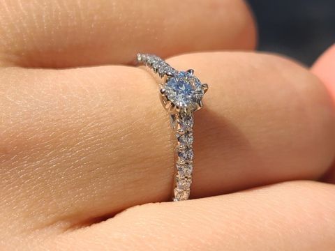 【銀座ダイヤモンドシライシの口コミ】 ダイヤモンドの石から選べ、外資系ブランドに比べてアフターケアが充実し…