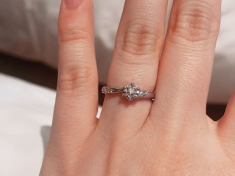 【アイプリモ(I-PRIMO)の口コミ】 彼がプレゼントしてくれました！
私に似合うものをとキラキラが大好きな好…