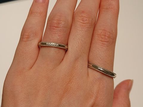【4℃ BRIDAL(ヨンドシーブライダル)の口コミ】 ミル打ちの部分も中心部分も全てプラチナのタイプです。ミル打ち部分も存…