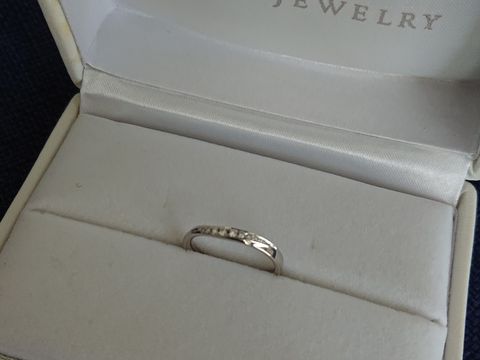 【STAR JEWELRY(スタージュエリー)の口コミ】 シンプルなものよりダイヤモンドが埋め込まれている物を探しており、こち…