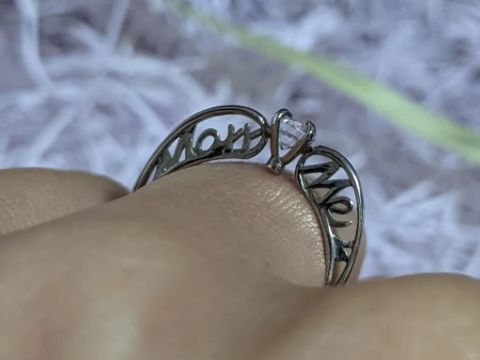 【BELLE BLANCHE(ベルブランシュ)の口コミ】 婚約指輪ではブーケシリーズが細かいところまでデザインされております、…