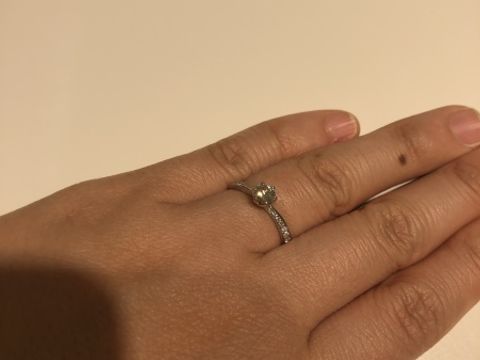 【4℃ BRIDAL(ヨンドシーブライダル)の口コミ】 指なじみの良いウェーブタイプで、指の根本まで入るから指が長く見えます…