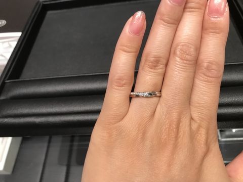 【エクセルコダイヤモンド(EXELCO DIAMOND)の口コミ】 一番の理由はデザインです。つけた時の重量感とダイヤモンドの煌めきがず…