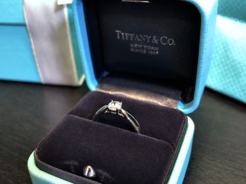 【ティファニー(Tiffany & Co.)の口コミ】 デザインが可愛らしく妻に似合うと思ったため。
様々なお店を巡ったがダイ…