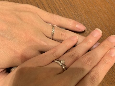 【TRECENTI(トレセンテ)の口コミ】 プラチナのシンプルな形に、斜めにかかるダイヤモンドが入っているのがと…