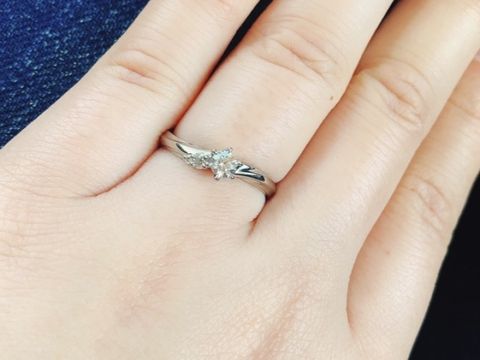 【銀座ダイヤモンドシライシの口コミ】 普段使いもできるようなデザインを希望しておりました。こちらは、サイド…