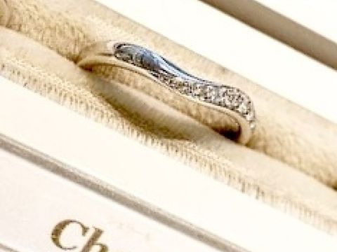 【Mariage ent(マリアージュエント)の口コミ】 素材はプラチナですが、イエローゴールドとピンクゴールドも選べます。か…