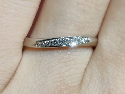 【モニッケンダム(MONNICKENDAM)の口コミ】 パッと見た感じだとストレートに見えるようなゆるやかなウェーブライン、…