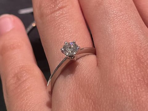 【ティファニー(Tiffany & Co.)の口コミ】 ティファニーセッティングは、他の2つのシリーズと比べて、一番高さがある…