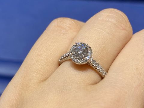 【銀座ダイヤモンドシライシの口コミ】 セミオーダースタイルで、予算に合わせたダイヤを選ぶことができます。ま…