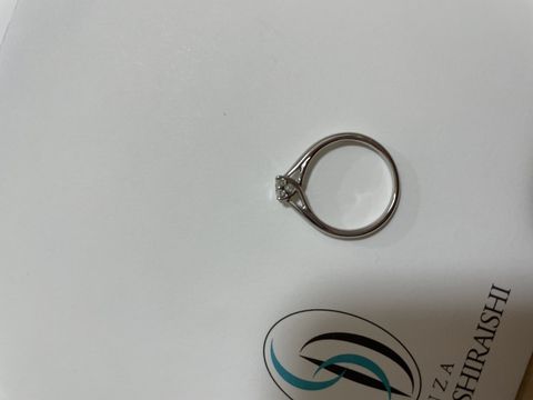 【銀座ダイヤモンドシライシの口コミ】 プロポーズで頂いた指輪なので、私が決めた訳ではありません。
ただ横から…