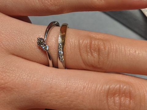 【ケイウノ ブライダル(K.UNO BRIDAL)の口コミ】 婚約指輪を見に行ったのですがV字デザインを探す中でも、ケイウノさんの流…
