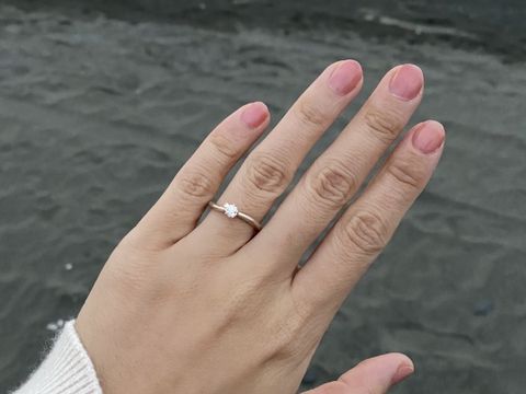 【杢目金屋(もくめがねや)の口コミ】 プロポーズの際に頂きました。
主人曰く、オリジナルの指輪をあげたくて
…