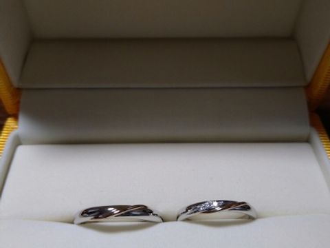 【ケイウノ ブライダル(K.UNO BRIDAL)の口コミ】 フルオーダーで好みのデザインにできたので決めました。指輪の内側に刻印…