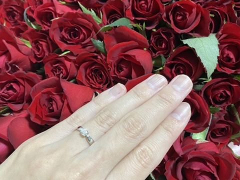【ティファニー(Tiffany & Co.)の口コミ】 婚約指輪は絶対にティファニーと決めていました。
色々なデザインの中から…