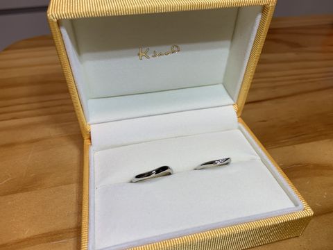 【ケイウノ ブライダル(K.UNO BRIDAL)の口コミ】 もともとウェーブでシンプルなデザインのものを探しており、実際に試着し…