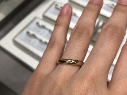 【アイプリモ(I-PRIMO)の口コミ】 少し太めで存在感ある指輪でした。また、大きめのダイヤが1つ埋め込まれて…