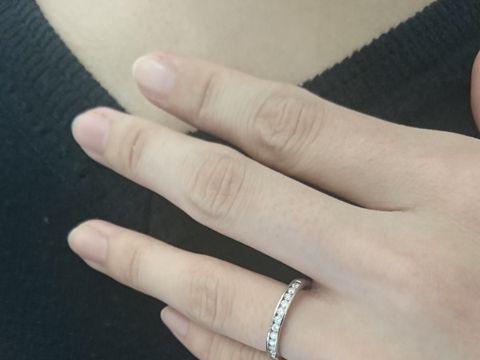 【STAR JEWELRY(スタージュエリー)の口コミ】 当初はシンプルなデザインで探していましたが、参考にハーフエタニティを…