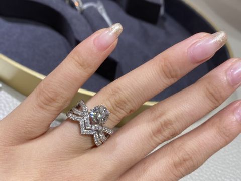 【ショーメ(CHAUMET)の口コミ】 ◇デザイン:ナポレオンの妻ジョゼフィーヌをモチーフにしたシリーズです。…