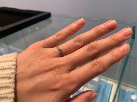 【BIJOUPIKO(ビジュピコ)の口コミ】 細いリングに華奢なダイヤがついているデザインが気に入りました。付け心…