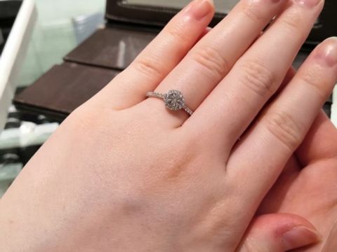 【FOREVERMARK(フォーエバーマーク)の口コミ】 もともとヘイロータイプを探していました。正面からみたときにプラチナの…