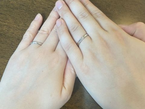 【アネリディギンザ(ANELLI DI GINZA)の口コミ】 ストレートタイプでシンプルなデザイン。よく見ると動きもあるのでちゃん…