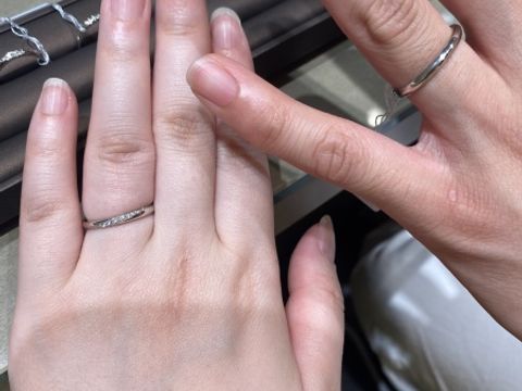 【アイプリモ(I-PRIMO)の口コミ】 ダイヤモンドが斜めに入ったデザインがとても綺麗でした。さり気なくダイ…