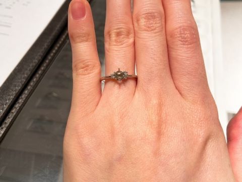 【銀座ダイヤモンドシライシの口コミ】 【デザインについて】
他のブランドにはあまりない華奢なデザインが豊富で…