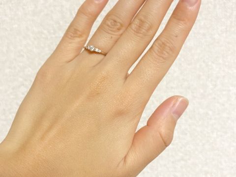 【SIENAROSE(シエナロゼ)の口コミ】 あまり主張の強くない、小ぶりで細身のデザインのものが欲しかったので、…