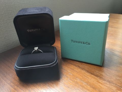 【ティファニー(Tiffany & Co.)の口コミ】 主人の意向で婚約指輪は2人で一緒に選ぶことになり、色々なお店を回って探…