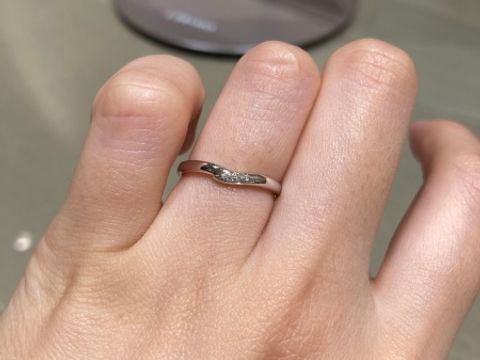 【アイプリモ(I-PRIMO)の口コミ】 切り替えがはっきりしたVラインに真ん中だけダイヤが載っているので、大人…