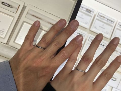 【俄(にわか)の口コミ】 デザイン性の高いブランドであり、細身の指輪にメレダイヤがキラキラと輝…