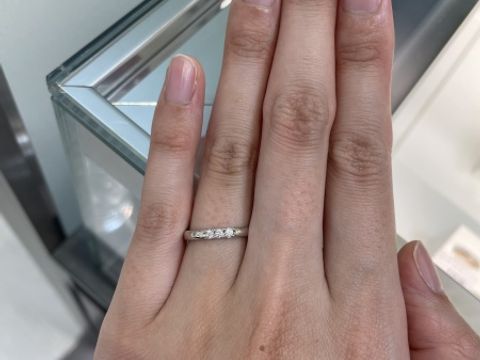 【MIKIMOTO(ミキモト)の口コミ】 デザインはシンプルながらダイヤモンドが3石ありとても品のある指輪でした…