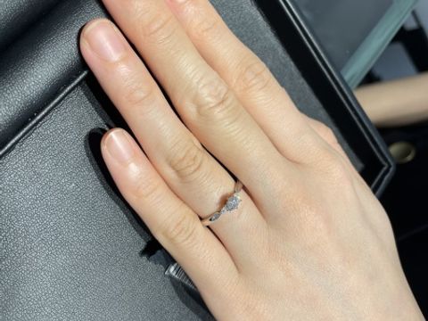 【エクセルコダイヤモンド(EXELCO DIAMOND)の口コミ】 他店舗で気に入った指輪のデザインと似たものを着用させて戴きました。つ…