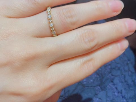 【EITO(エイト)の口コミ】 他にはないデザインです。
石がたくさんついているのでキラキラ派手なのが…