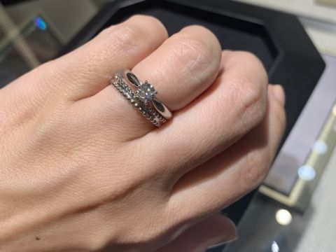 【ヴァン クリーフ＆アーペル(Van Cleef & Arpels)の口コミ】 ヴァンクリーフのボヌールと、エステルマリッジリングの重ね付け。まずボ…