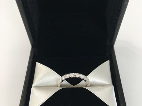 【エクセルコダイヤモンド(EXELCO DIAMOND)の口コミ】 結婚10周年のリングなので、決め手はダイヤ10石であったこと。お出かけ用…