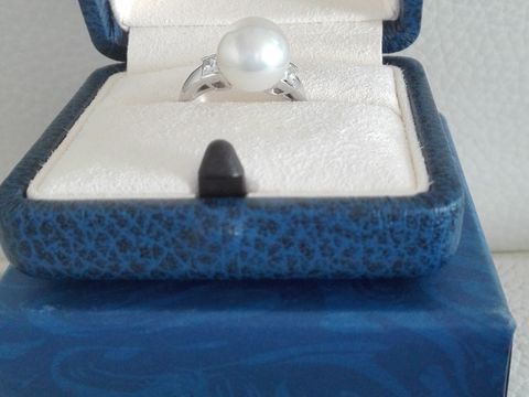 【MIKIMOTO(ミキモト)の口コミ】 婚約指輪として真珠の指輪を希望していました。冠婚葬祭にも幅広く使える…