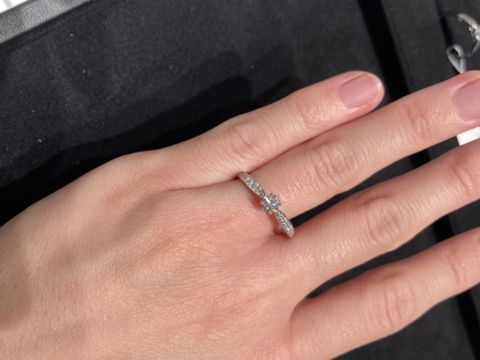 【ティファニー(Tiffany & Co.)の口コミ】 ティファニーの指輪は、海外ブランドということでリング部分が太い指輪の…