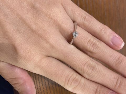 【TRECENTI(トレセンテ)の口コミ】 シンプルな一石ダイヤモンド、国内ブランドということでリング部分がダイ…