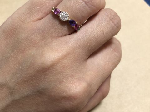【Parcelle Jewelry(パーセルジュエリー)の口コミ】 好きな石を選んで嵌め込めるセミオーダーの指輪だったので、これに決めま…